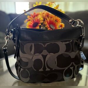 Coach Optic Signature Zoe Hobo